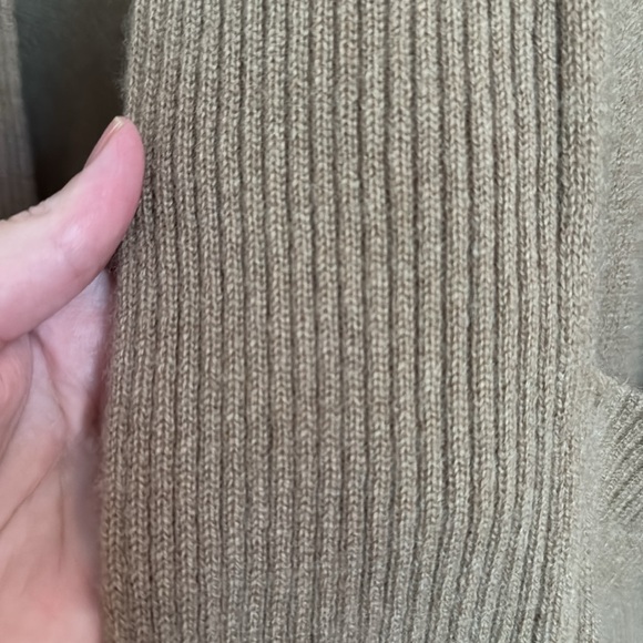 White & Warren patch pockets cashmere sweater - Picture 4 of 9